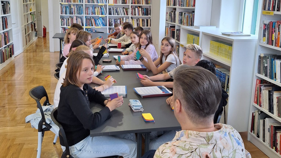 U rovinjskoj knjižnici održana radionica upoznavanja s Brailleovim pismom i znakovnim jezikom