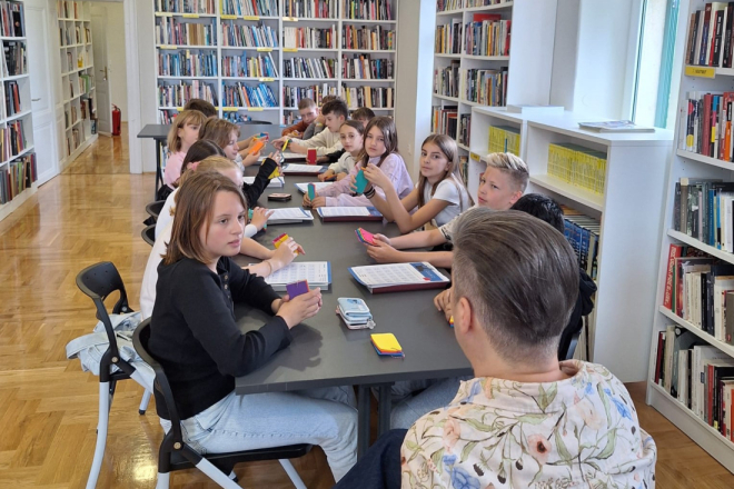 U rovinjskoj knjižnici održana radionica upoznavanja s Brailleovim pismom i znakovnim jezikom