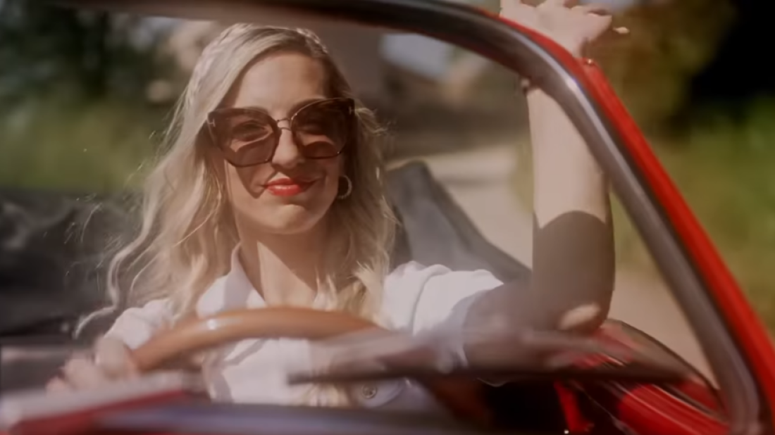 Izašao predizborni spot Sanje Radolović u kojem vozi kabriolet 'Vrijeme je. Žena za volanom'