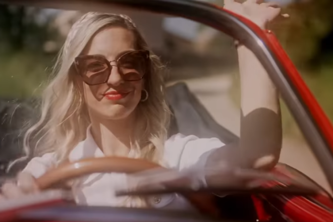 Izašao predizborni spot Sanje Radolović u kojem vozi kabriolet 'Vrijeme je. Žena za volanom'