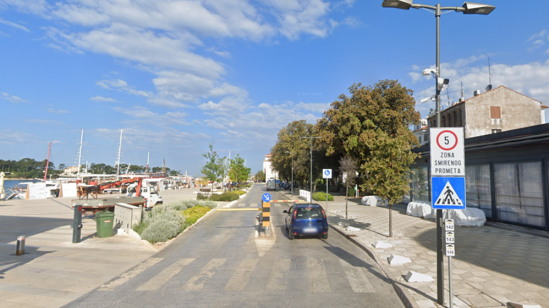 Na pješačkom prijelazu u Poreču kombi naletio na 95-godišnjakinju, teško je ozlijeđena