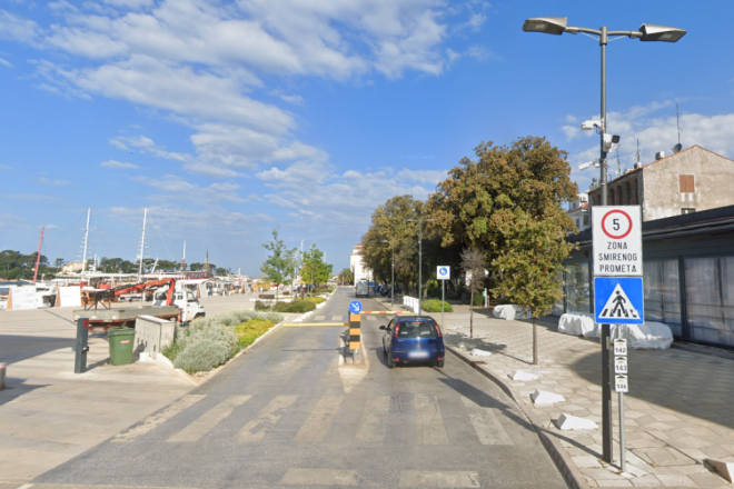 Na pješačkom prijelazu u Poreču kombi naletio na 95-godišnjakinju, teško je ozlijeđena