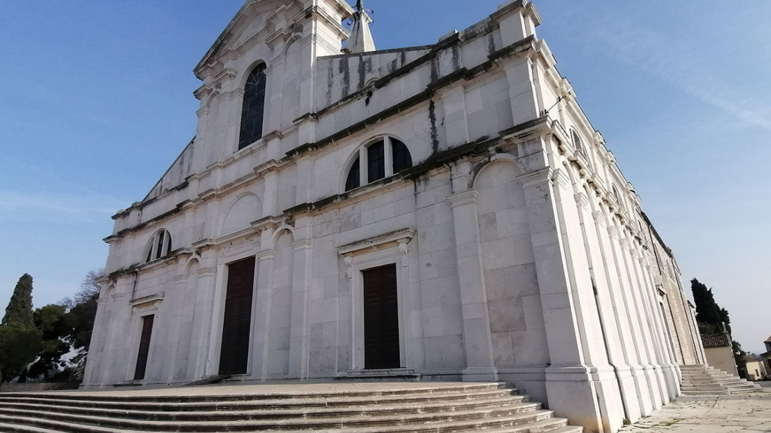 Grad Rovinj nabavio vanjski defibrilator za crkvu sv. Eufemije