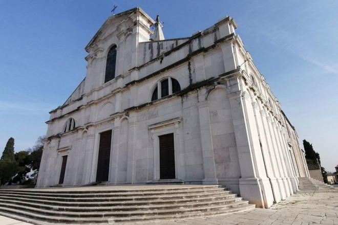 Grad Rovinj nabavio vanjski defibrilator za crkvu sv. Eufemije