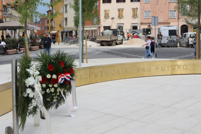 (FOTO) U Rovinju svečano otvoreno spomen-obilježje hrvatskim braniteljima