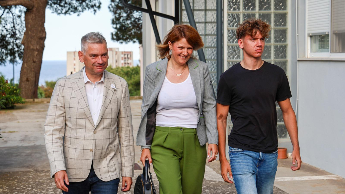 Boris Miletić na glasanje stigao sa suprugom i sinom