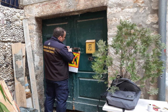 ROVINJ: Komunalni redari zatvorili bespravno gradilište u srcu grada