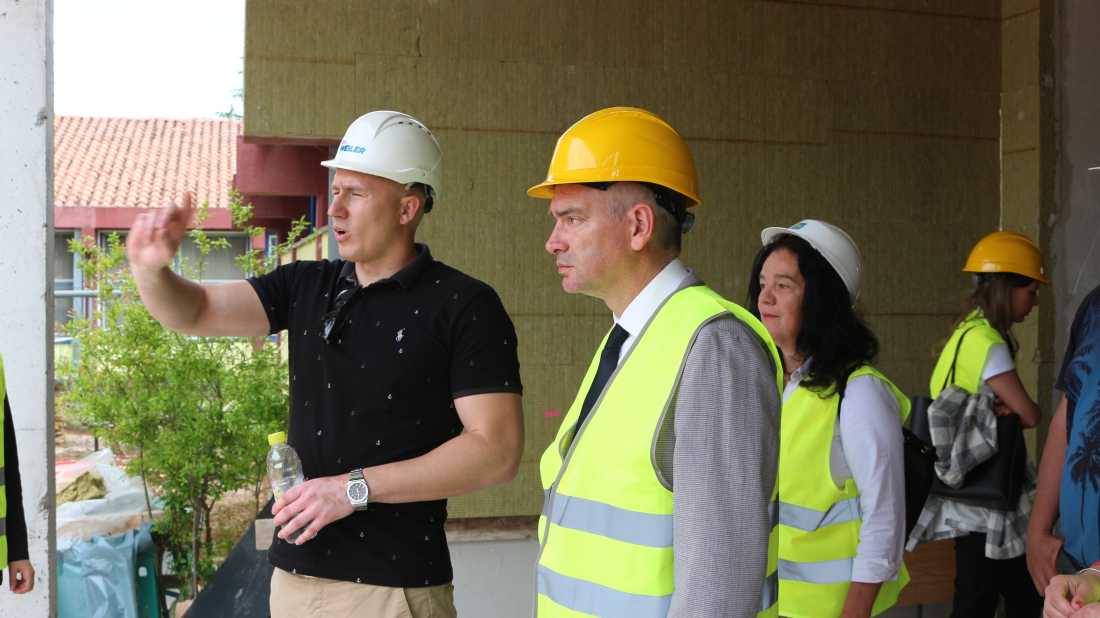 (FOTO) Miletić obišao gradilište OŠ Svetvinčenat: Cilj nam je da sve škole kojima smo osnivači rade u jednoj smjeni
