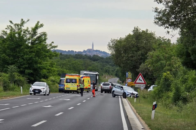 Sudar čak pet vozila na ulasku u Rovinj, ima ozlijeđenih