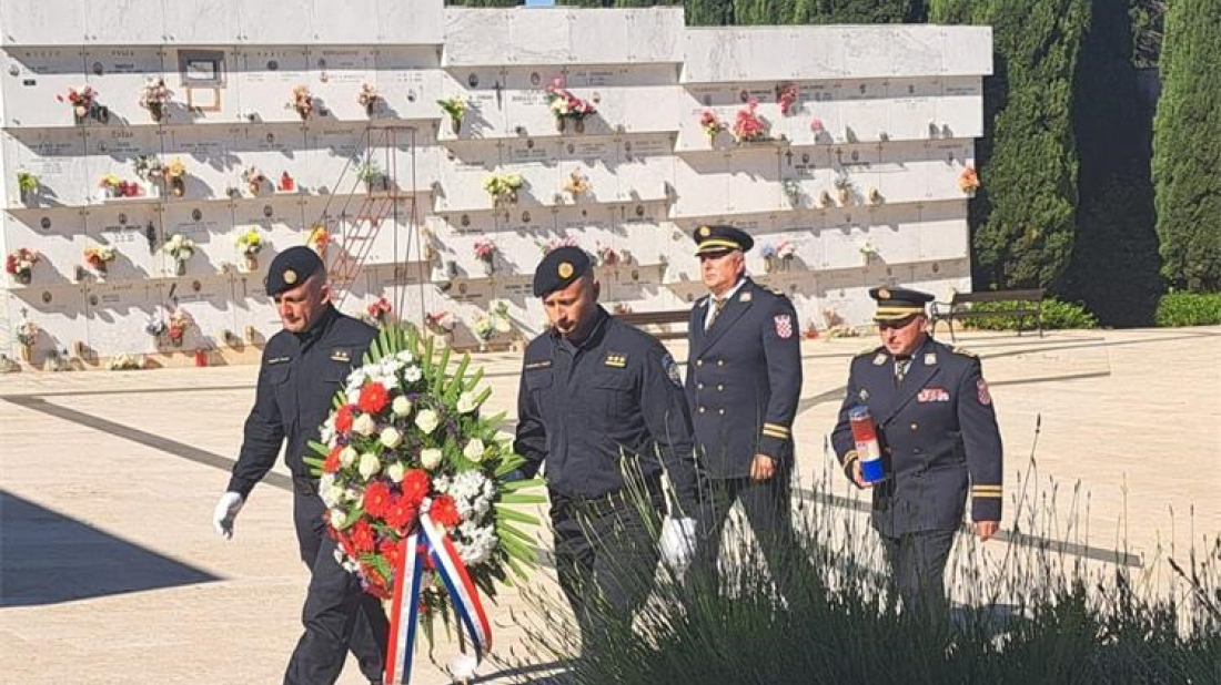 U Puli položeni vijenci povodom Dana državnosti
