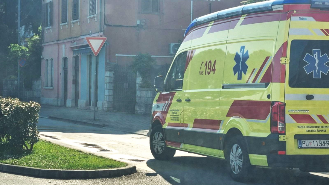 Rovinj: Teretnim vozilom udario pješaka, stariji muškarac lakše ozlijeđen