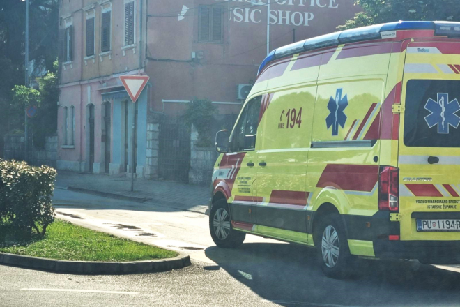 Rovinj: Teretnim vozilom udario pješaka, stariji muškarac lakše ozlijeđen