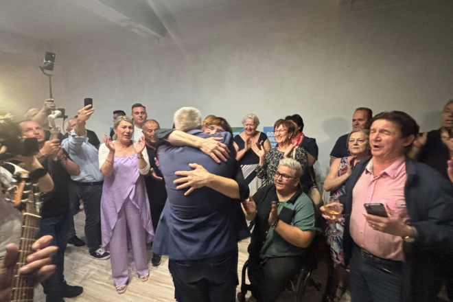 VIDEO/FOTO: VELIKO SLAVLJE U STOŽERU: Boris Miletić osvojio izbore!