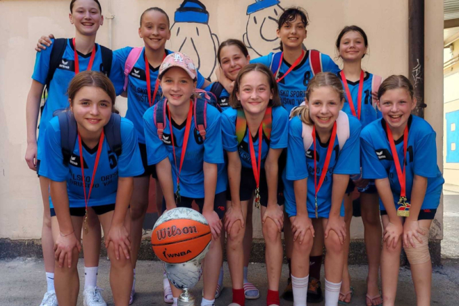 Povijesni uspjeh rovinjskog školskog sporta: Učenice OŠ Vladimira Nazora državne prvakinje u košarci!