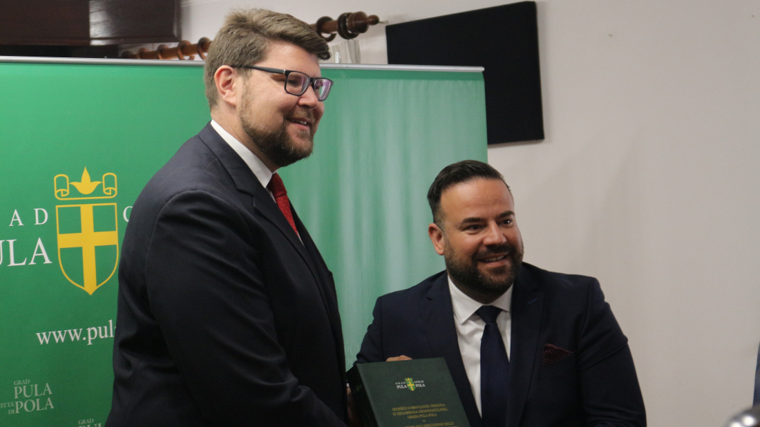 Grbin službeno preuzeo dužnost gradonačelnika: 'Želim se 100 % posvetiti Puli'