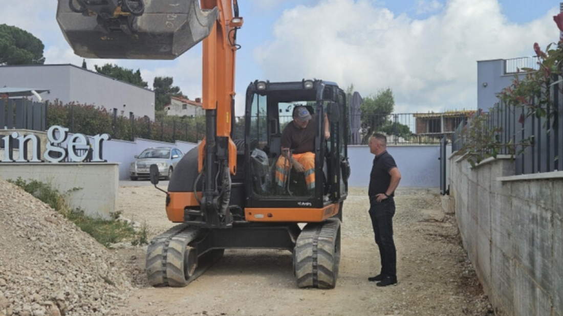 Nastavljaju se radovi na asfaltiranju nerazvrstanih cesta na području Općine Kaštelir- Labinci-Castelliere-S.Domenica