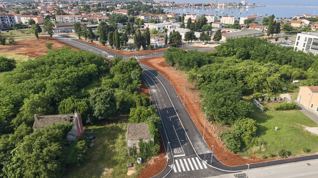 FOTO: Otvorena nova prometnica u umaškom naselju Komunela