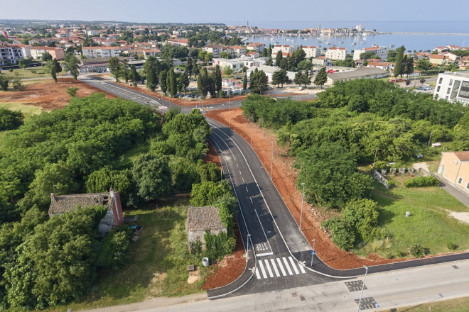 FOTO: Otvorena nova prometnica u umaškom naselju Komunela