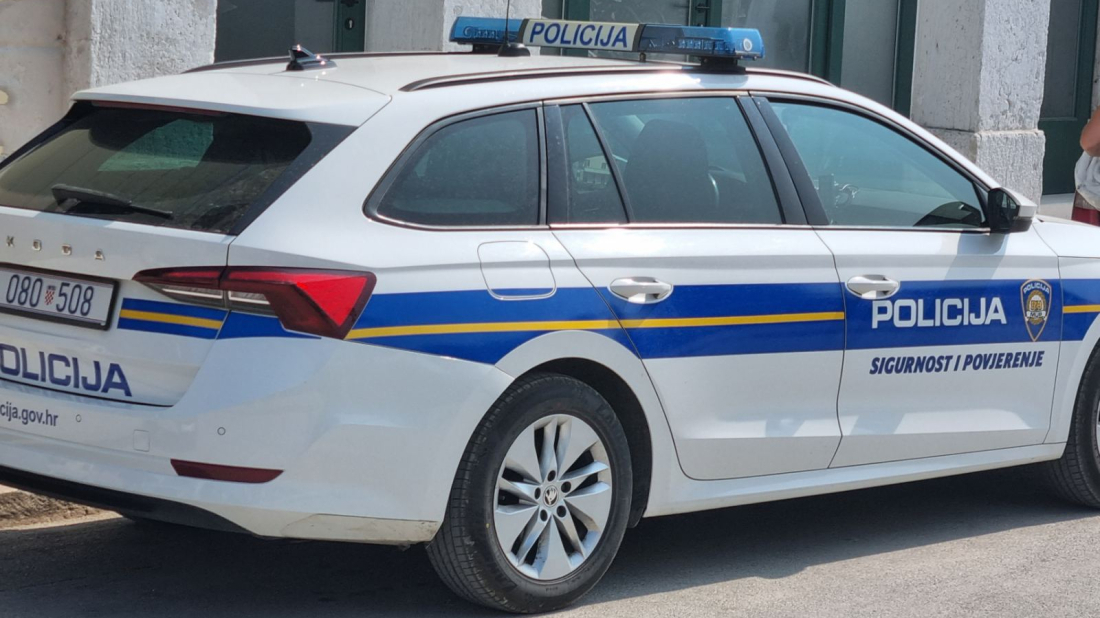 Opasan vozač s preko dva promila zaustavljen kod Poreča, koristio mobitel i nije bio vezan