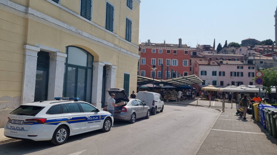 Rovinjska policija istražuje prijevaru: Mislila da pomaže poznatom pjevaču, ostala bez novca i postala meta ucjene