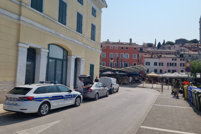 Rovinjska policija istražuje prijevaru: Mislila da pomaže poznatom pjevaču, ostala bez novca i postala meta ucjene