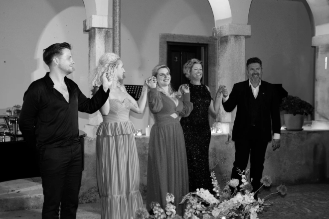 Prepuni klaustar i oduševljena publika na koncertu 'Ususret festivalu - Opera&more' u Rovinju