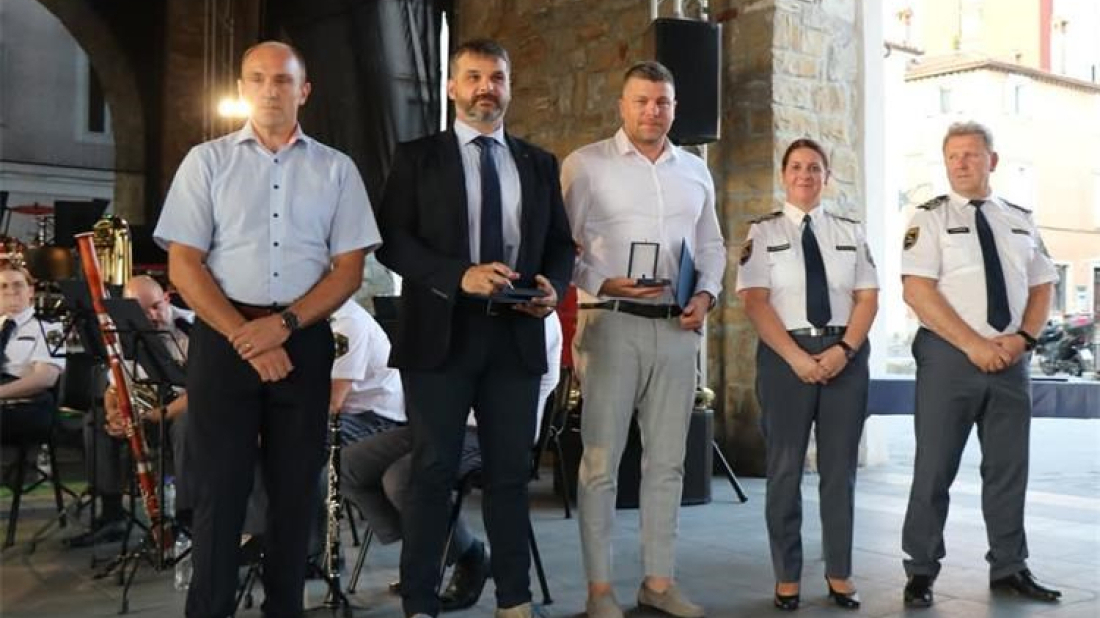 Istarski policajci nagrađeni u Sloveniji zbog uspješne suradnje