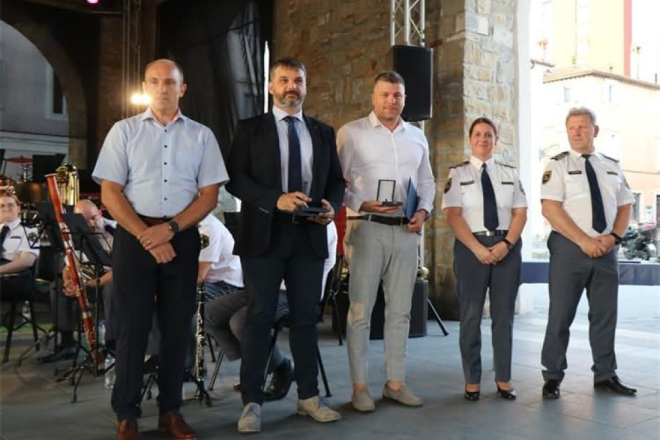 Istarski policajci nagrađeni u Sloveniji zbog uspješne suradnje