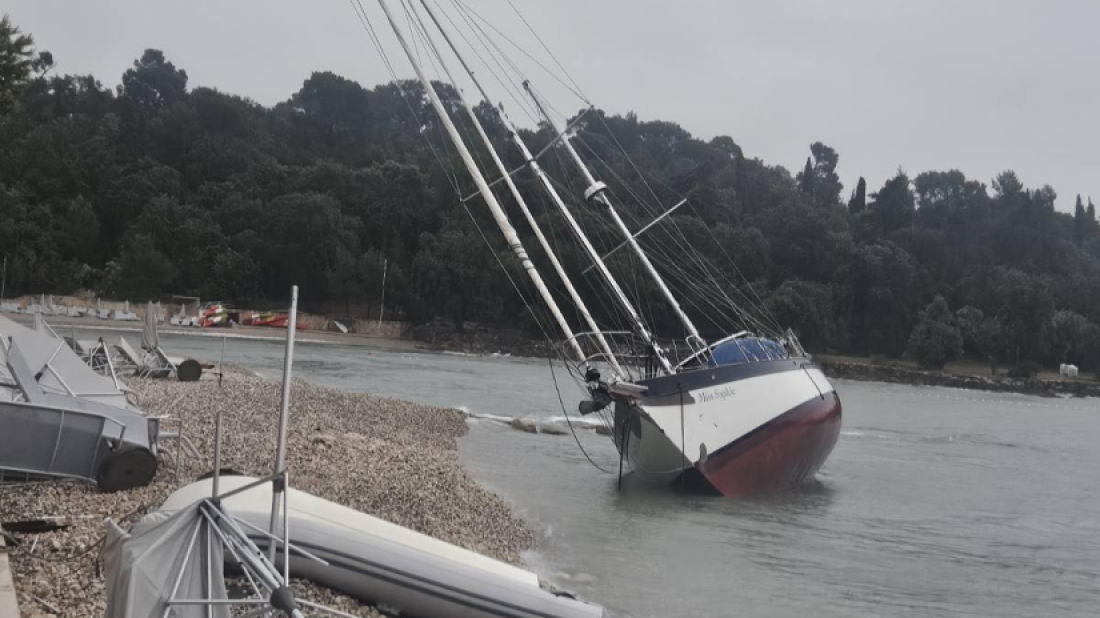 U Rovinju zabilježen udar vjetra od 111 km/h, štete su velike