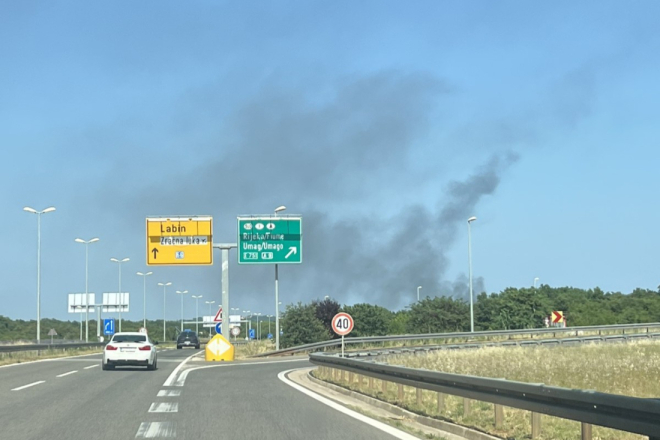 Požar u Valturi: Na teren izašli pulski vatrogasci