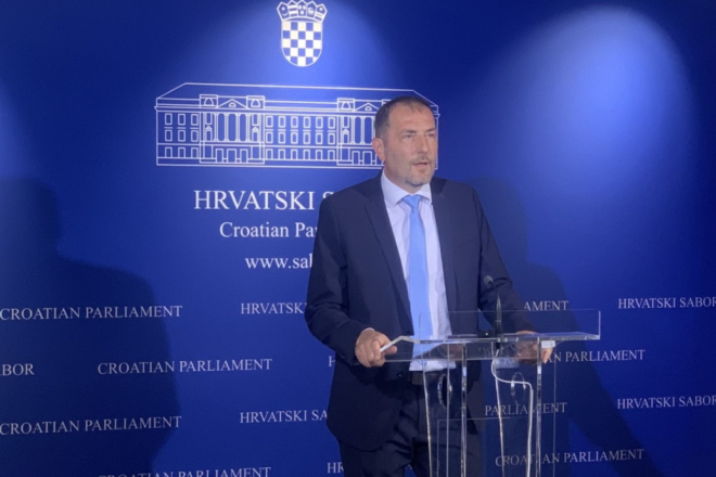 Paus poslao oštru poruku vladajućima: Urušavate povjerenje građana u institucije i pravosuđe