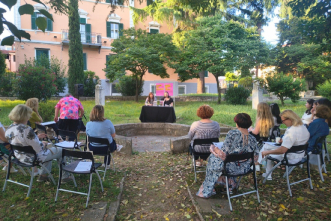 U sjajnoj atmosferi održane književne večeri pod krošnjama ispred rovinjske gradske knjižnice
