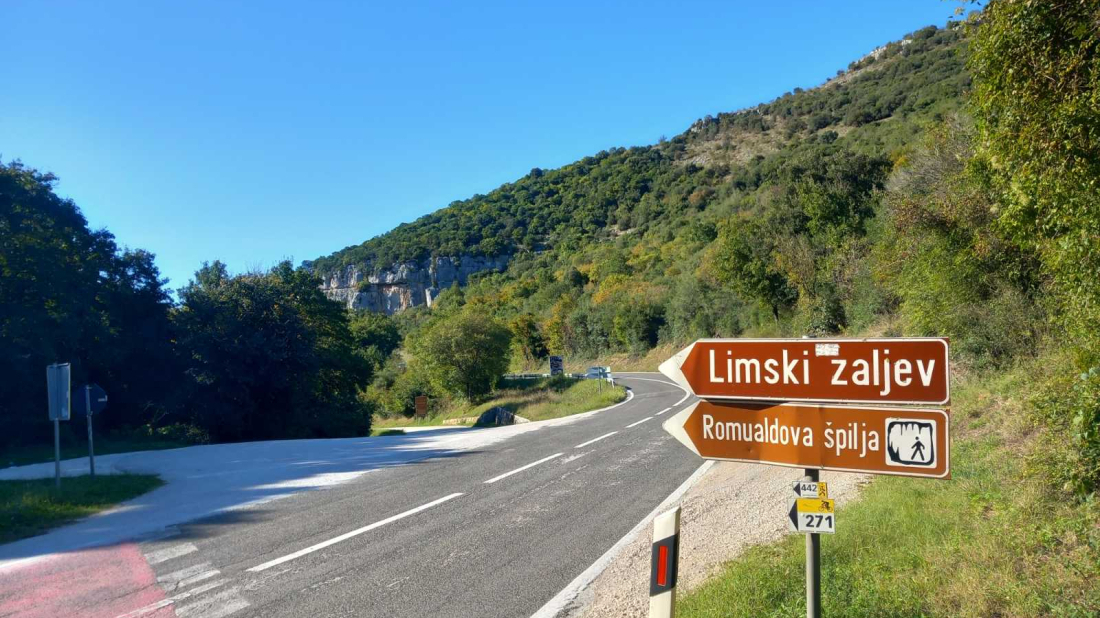 U zavoju na Limu kamion udario autobus pa pobjegao