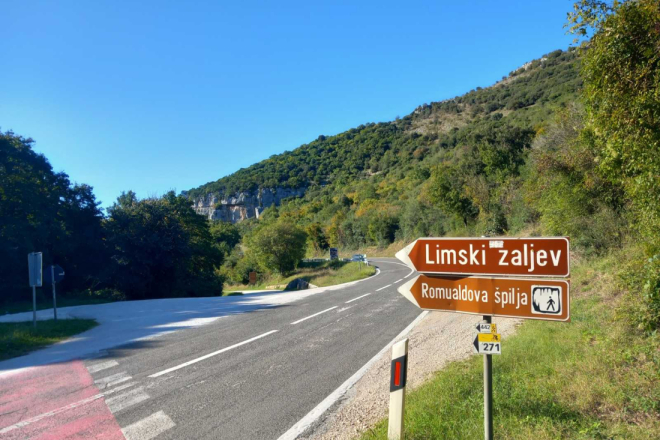 U zavoju na Limu kamion udario autobus pa pobjegao