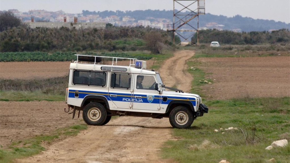 Policija u Istri zaustavila vozilo s pet ilegalnih migranata – vozač uhićen