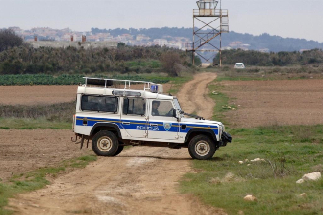 Policija u Istri zaustavila vozilo s pet ilegalnih migranata – vozač uhićen