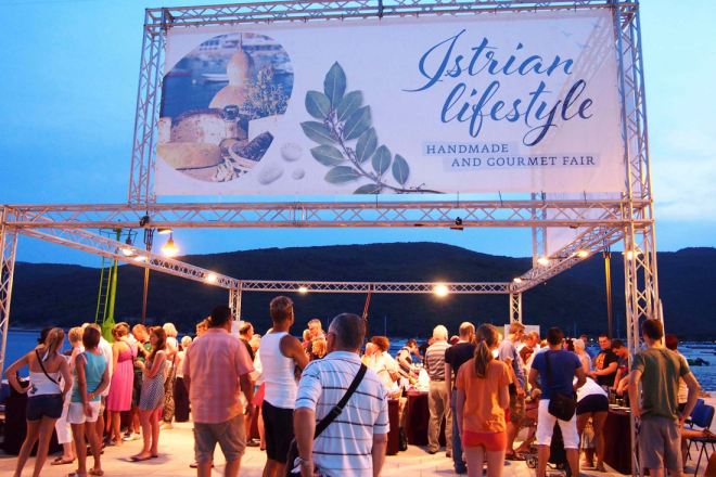 Mirisi, priče i povijest: Održan prvi ovosezonski Istrian Lifestyle sajam i noćni razgled starog Labina