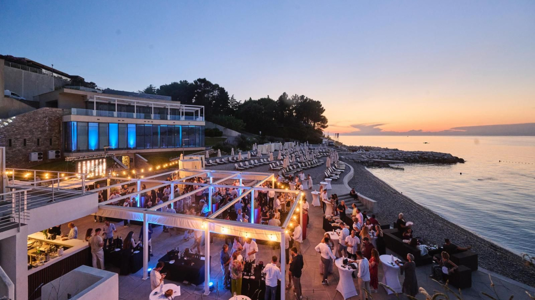 Vinistra organizirala luksuzni ljetni Decanter party na plaži u Savudriji