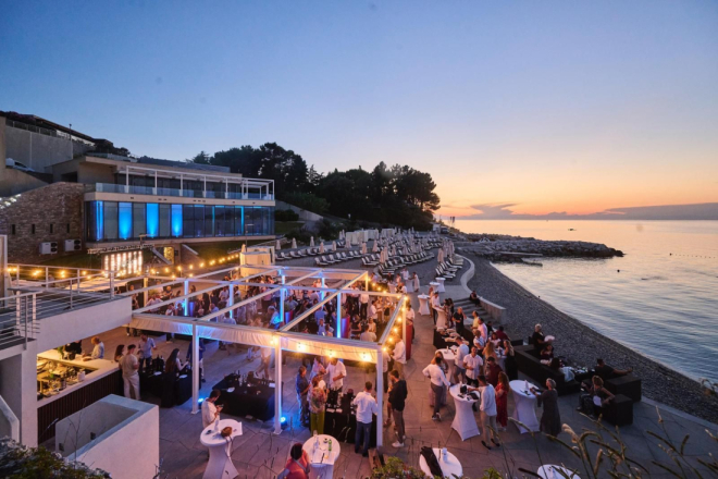Vinistra organizirala luksuzni ljetni Decanter party na plaži u Savudriji