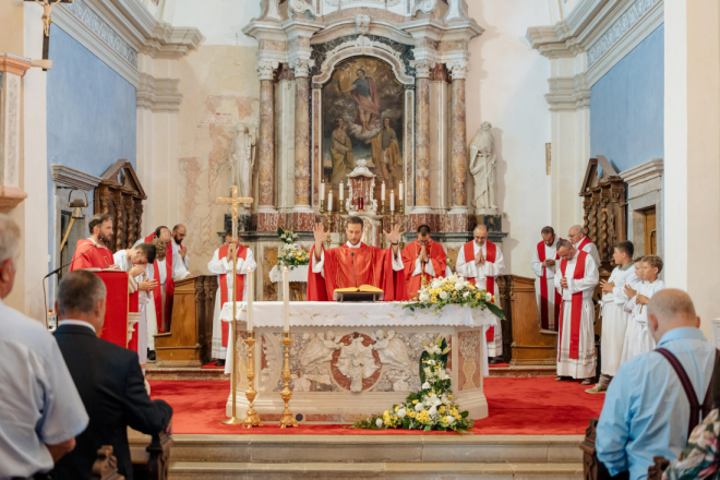 'Srce mi je puno ko’ hiža!' - Protekle nedjelje održana mlada misa Dina Deltina u rodnom Gračišću