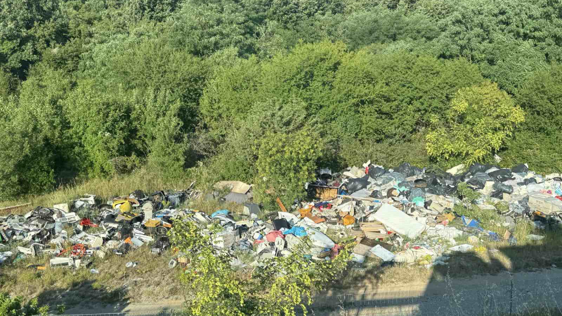 Divlje odlagalište uz Istarski ipsilon: Na dionici između Kanfanara i Bala osvanule gomile otpada!