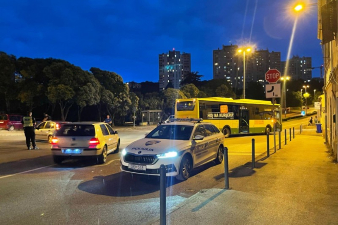 POZNATI DETALJI: U Puli teško ozlijeđena pješakinja – autobus je udario dok je prelazila cestu