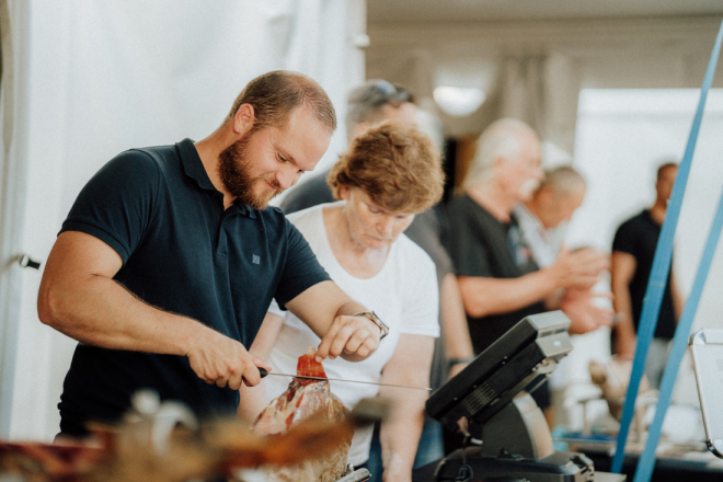 Sve je spremno za Ljetni festival pršuta ovog vikenda u Tinjanu