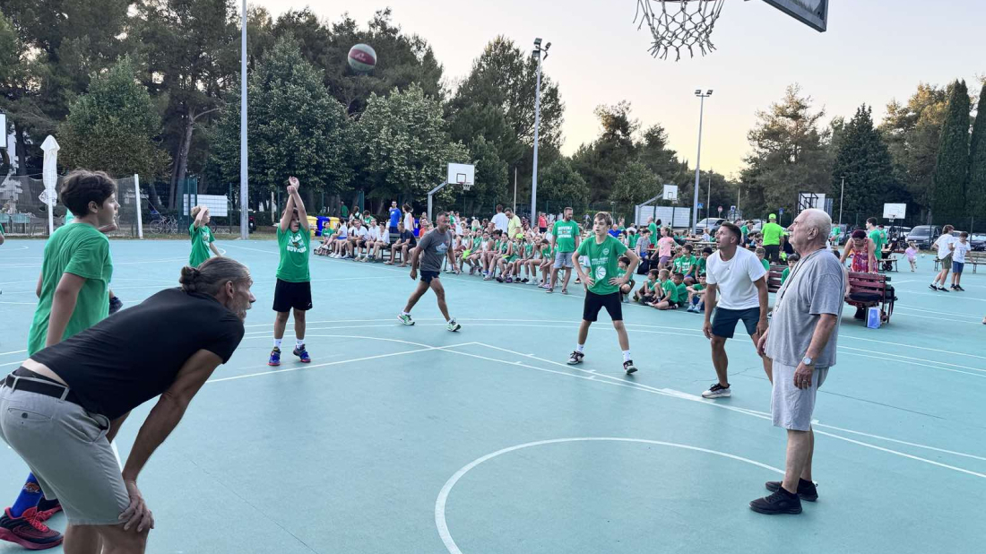 Košarkaški klub Rovinj – Rovigno uz spektakularnu feštu zaključio iznimno uspješnu sezonu!
