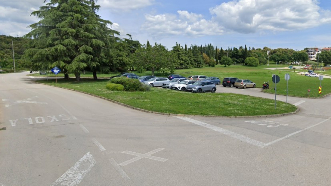 Maloljetni Slovenac vozio moped bez kacige i dozvole – policija kaznila i njega i majku!