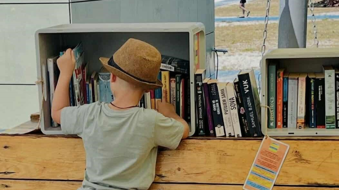Ljeto uz dobro štivo? Posjetite besplatne ljetne knjižnice na Hidrobazi i Fratarskom