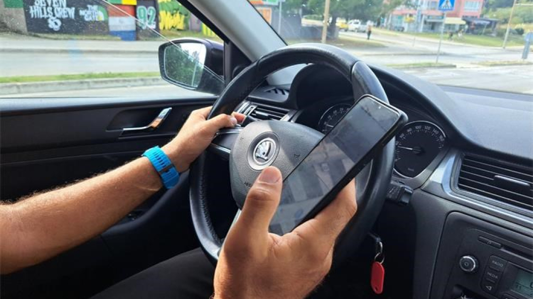 Policija danas u Rovinju pojačano kontrolira korištenje pojasa i mobitela u vožnji!