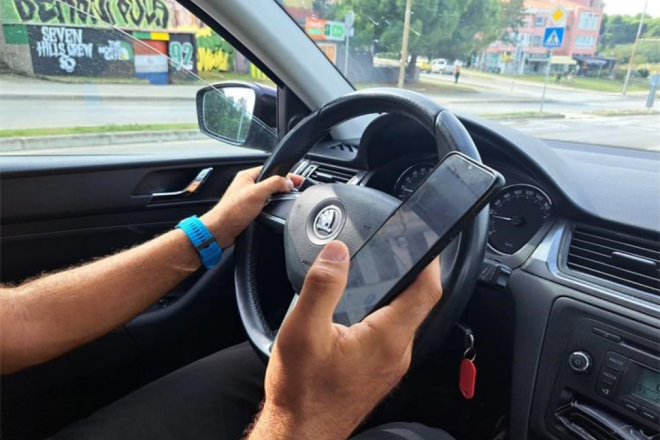 Policija danas u Rovinju pojačano kontrolira korištenje pojasa i mobitela u vožnji!