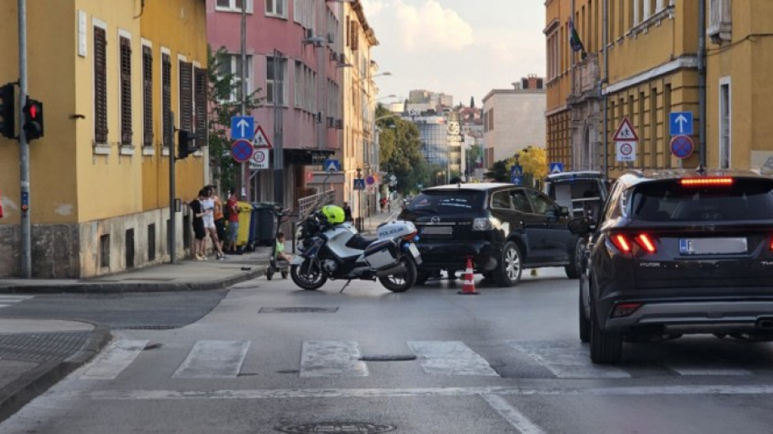 PULA: Dvoje djece ozlijeđeno u sudaru električnog romobila i automobila