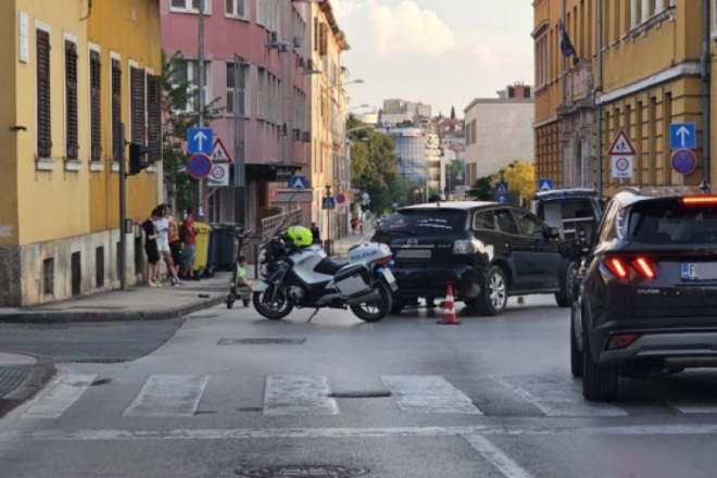 PULA: Dvoje djece ozlijeđeno u sudaru električnog romobila i automobila